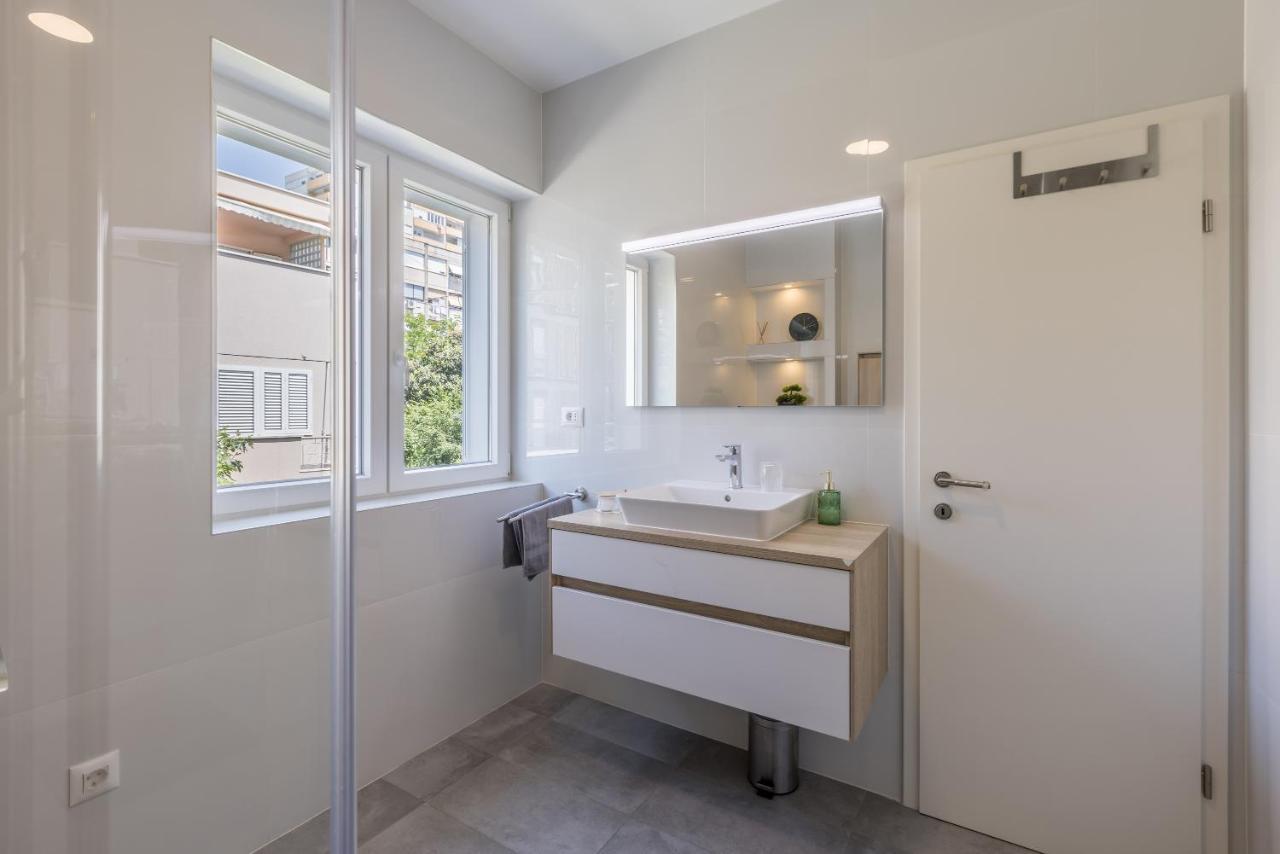 Apartment & Room Ileana สปลิท ภายนอก รูปภาพ