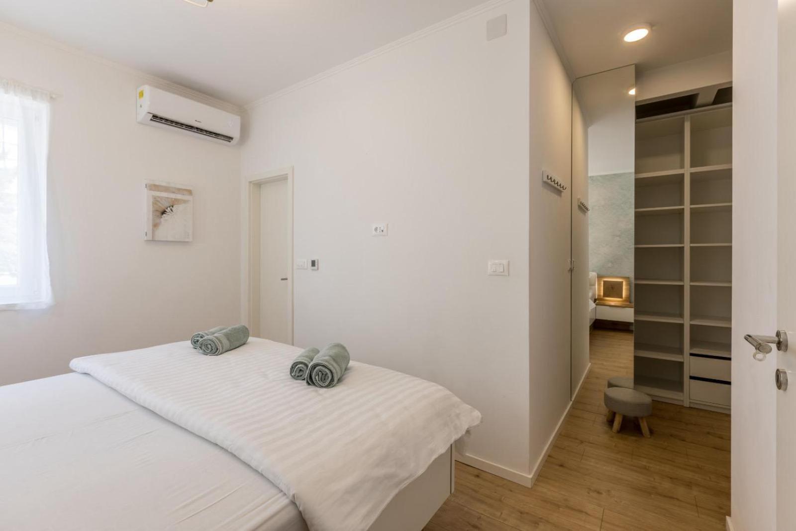 Apartment & Room Ileana สปลิท ภายนอก รูปภาพ